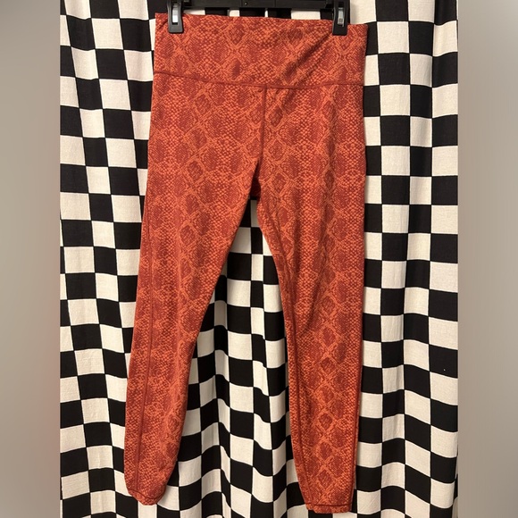 Athleta Ultimate Stash Pocket Snakeskin 7/8 Leggings - Picture 6 of 16